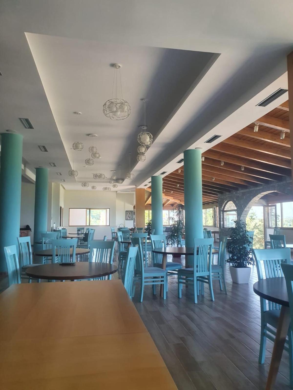 Doko Hotel Radhimë Екстериор снимка