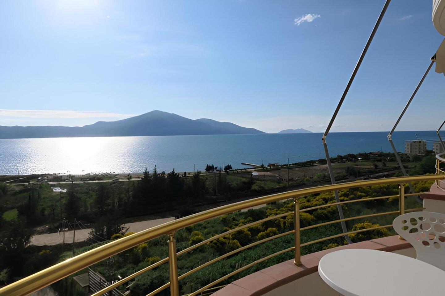 Doko Hotel Radhimë Екстериор снимка