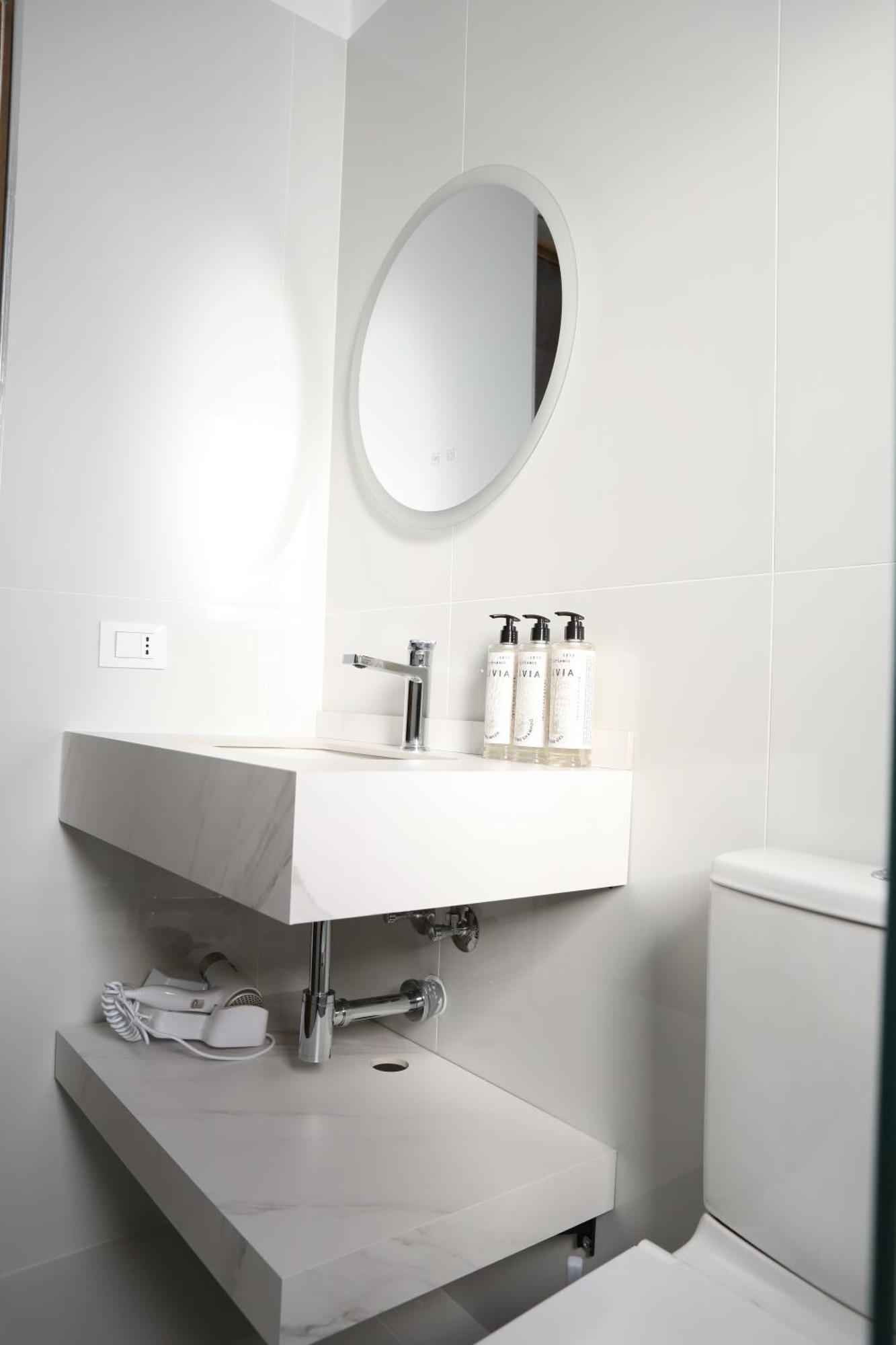 Doko Hotel Radhimë Екстериор снимка
