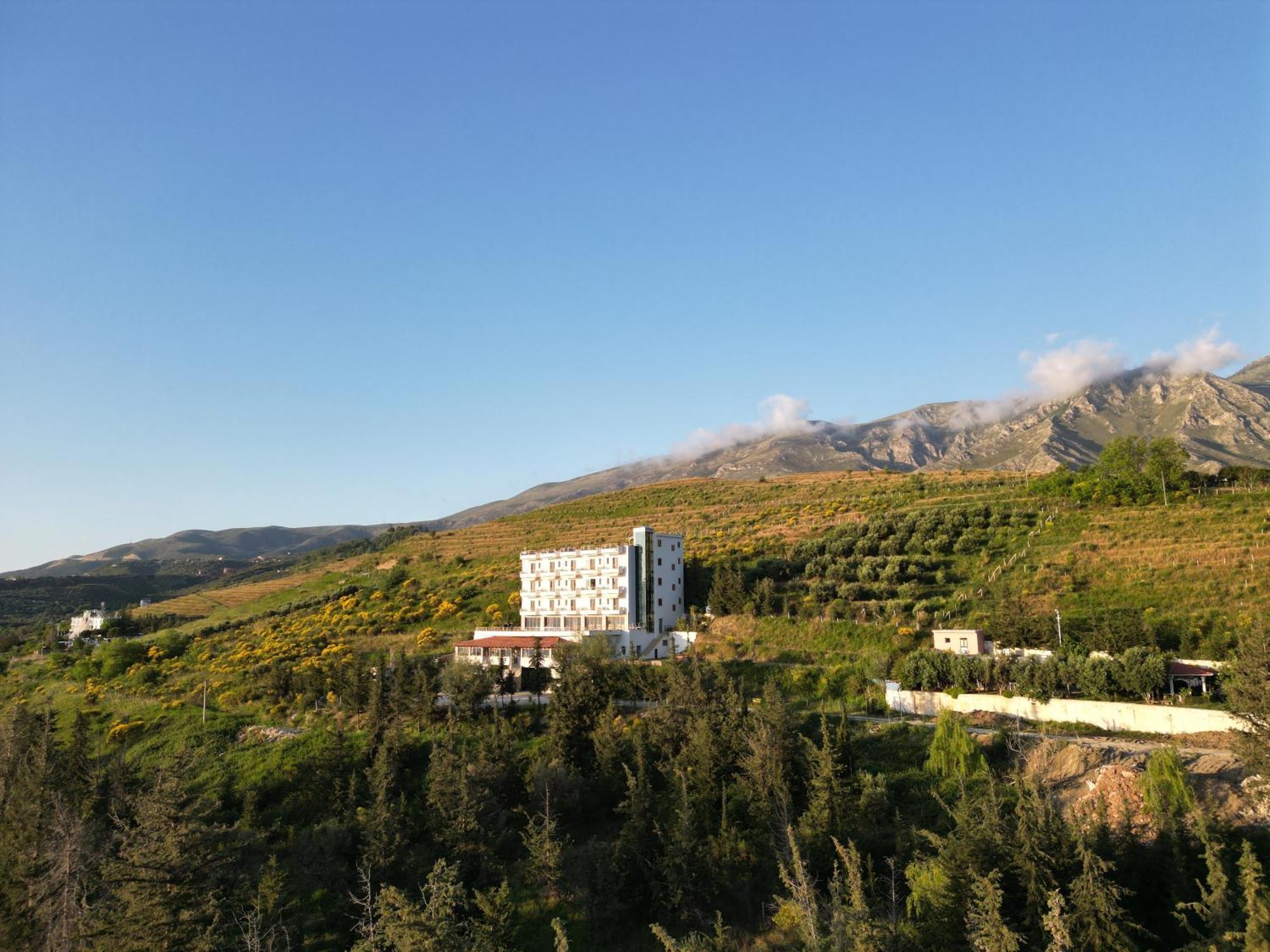 Doko Hotel Radhimë Екстериор снимка